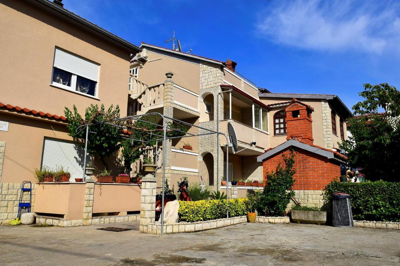 Zoro Apartments Palit ภายนอก รูปภาพ